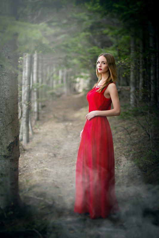 red canon7D portret park wood  in red фото превью