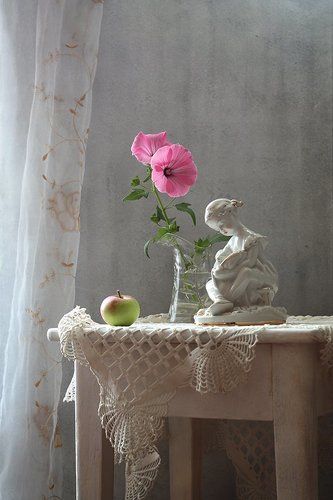 Вышивальщица