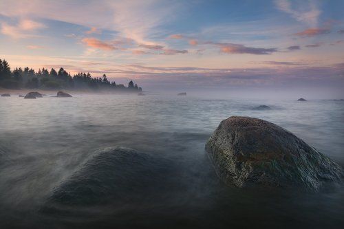 Шептались камни на рассвете...