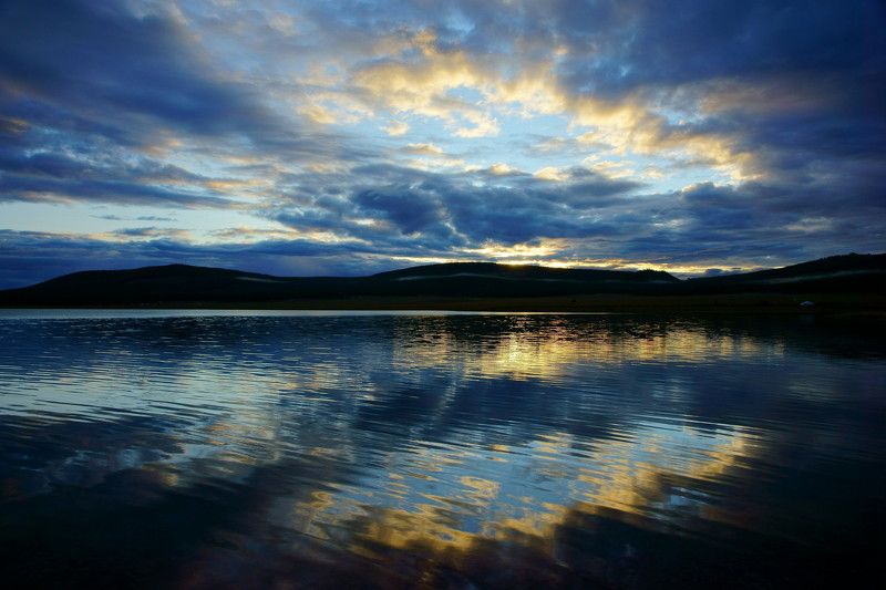 asia,mongolia,hovsgol,lake,mountain,sky,sunrise,clouds,light,reflection,silhouette,summer,waves, Sunrise of Lake Hovsgol фото превью
