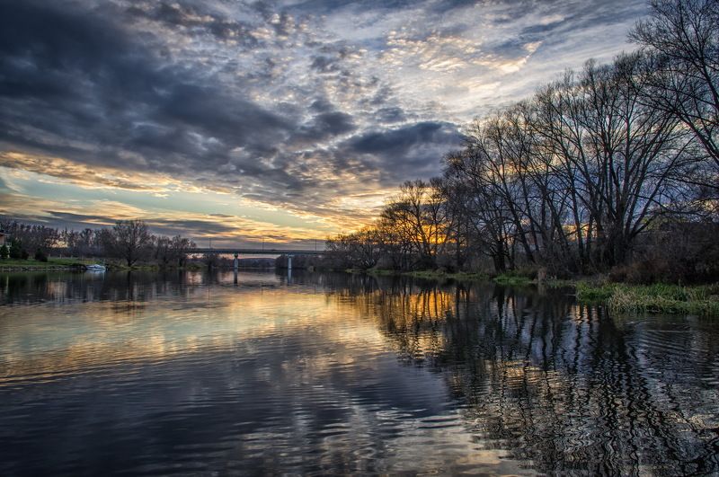 Осенний вечер на реке фото превью