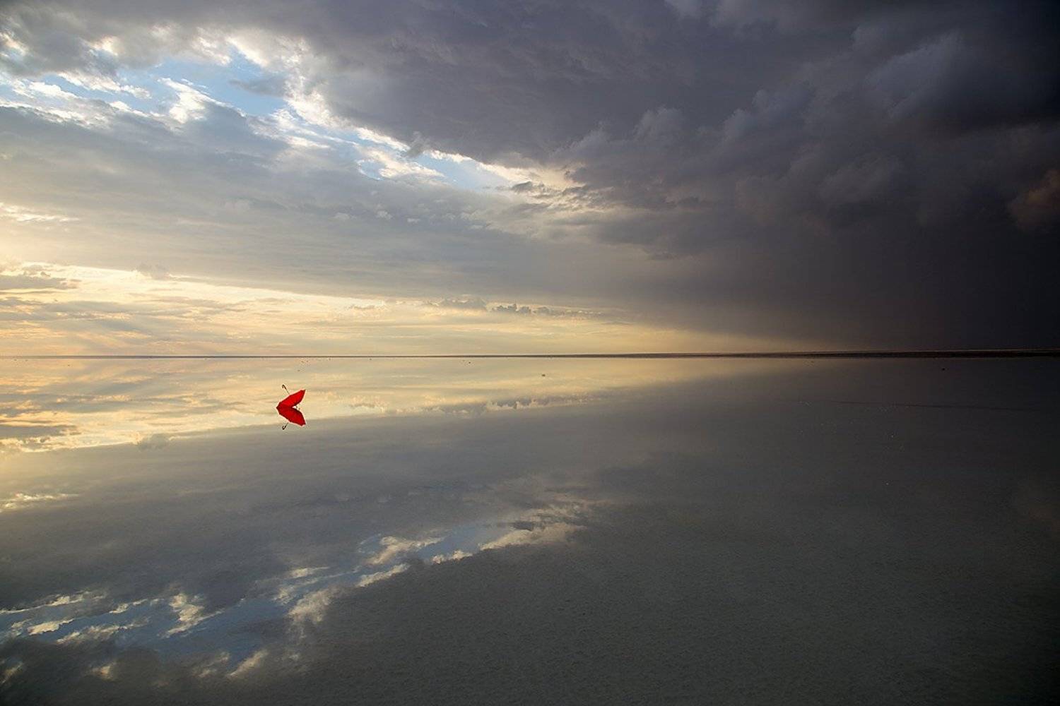 Закат, Зонт, Красный зонт, Небо, Отражение, Соленое озеро, Федотов Вадим(Vadius)