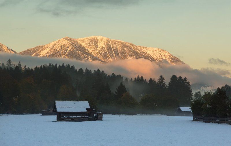 Горы, Изба, Осень, Снег Как зима осень вытесняла фото превью