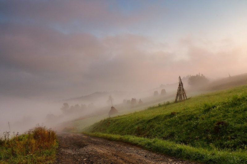 Горы, Карпаты, Осень, Рассвет, Сентябрь, Туман, Утро Сентябрьскими дорожками фото превью