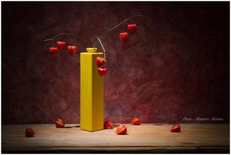 Жёлтая ваза фото превью