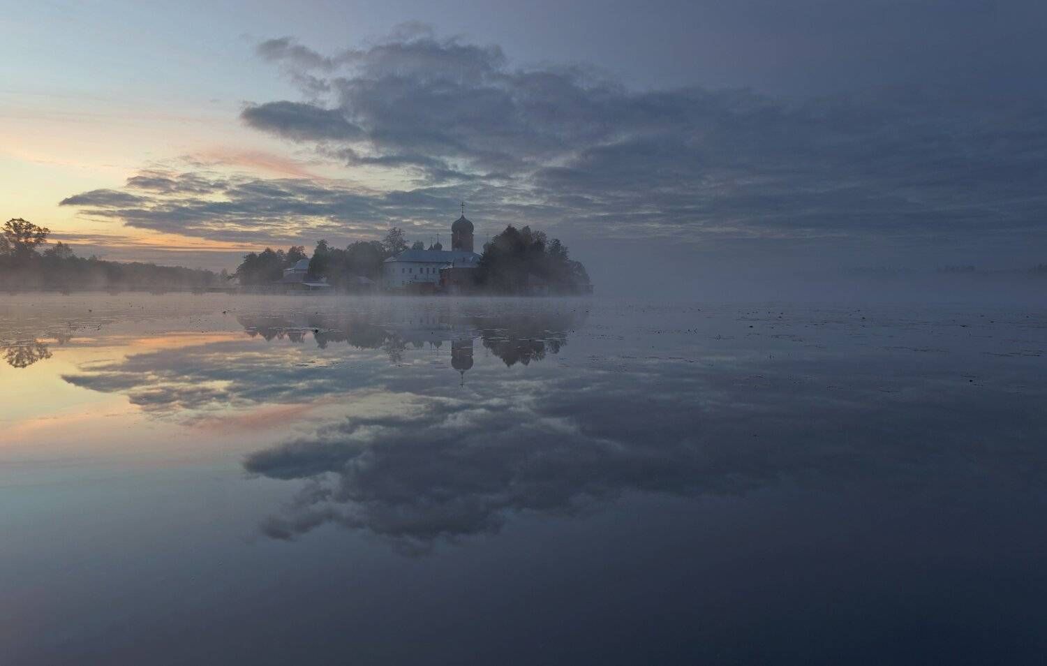 Озеро, Монастырь, Введенское, облака, вода, утро, рассвет, Павел Попов