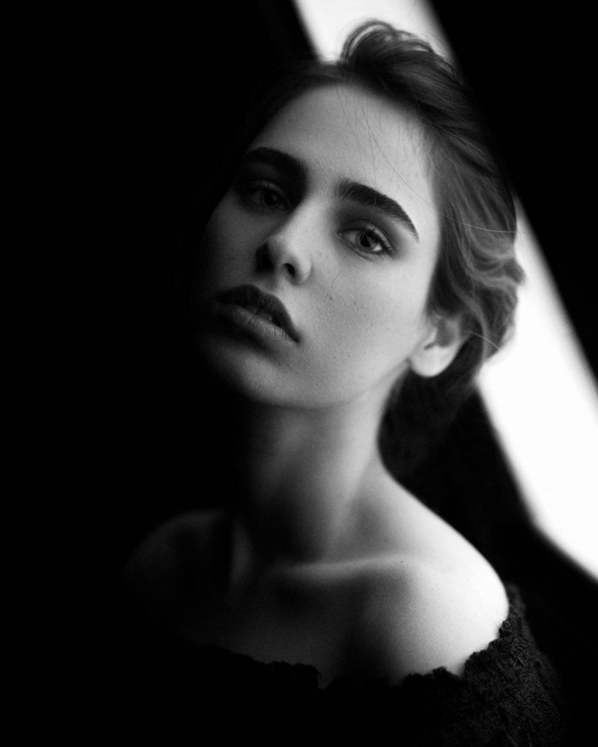 portrait,girl,light,bnw,blackandwhite,dark,, Nobakht