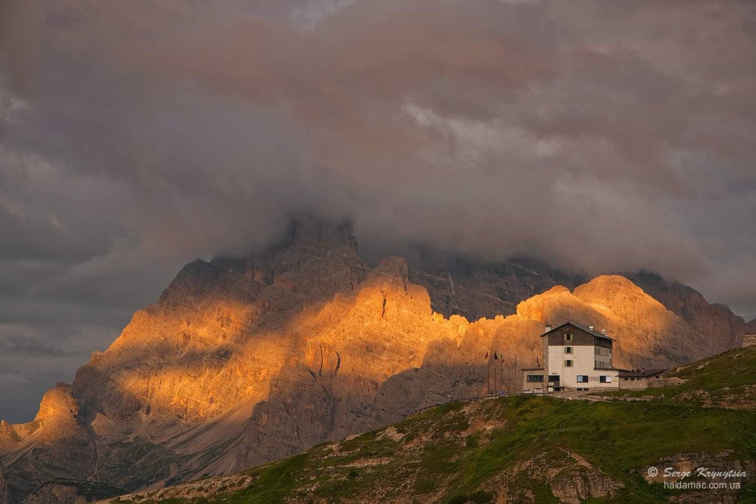 Альпы, Восход, Горы, Доломиты, Италия, Облака, Приют, Рассвет, Свет, Скалы, Haidamac