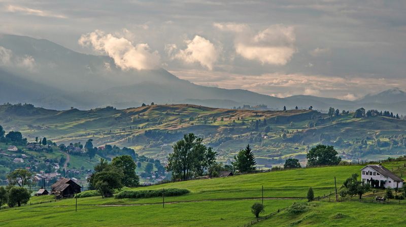 Вечер, Горы, Закарпатье, Село В вечернем свете фото превью