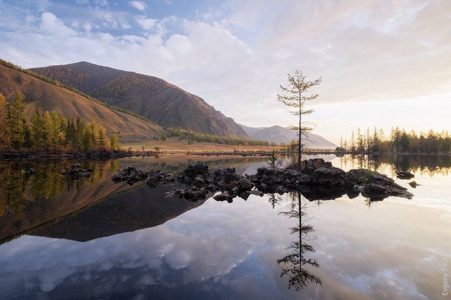 Бурятия, Древо, Лава, Небо, Облака, Озеро, Осень, Остров, Отражения, Рассвет, Евгений Трезубов