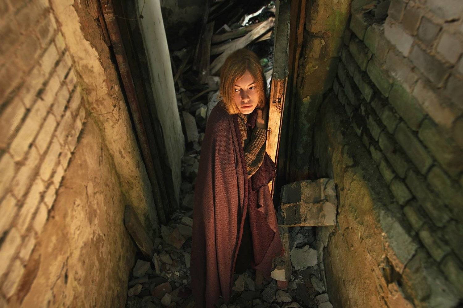 portrait,art,creative,girl,light,hair,dream,портрет,девушка,свет,цвет,развалины,творчество,искусство, Олег Карсаков