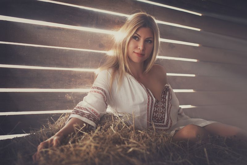 Девушка, Лучи, Сено Юлия фото превью