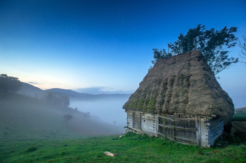night On the hill фото превью