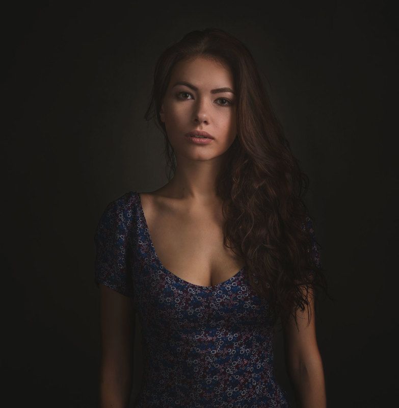 портрет девушки, студия, вспышка Диана фото превью