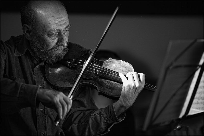 На спинку стула... фото превью