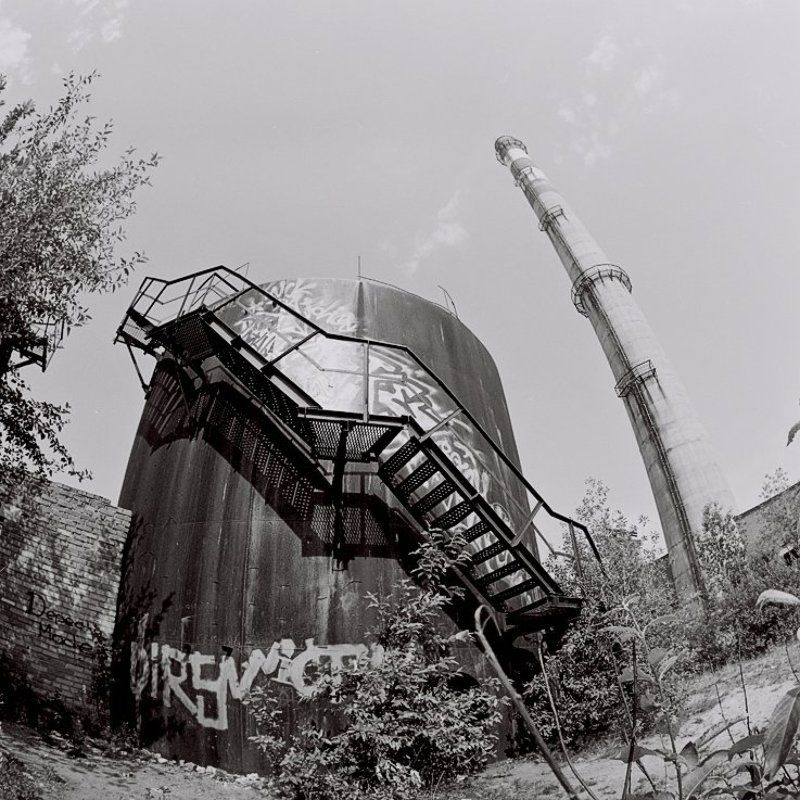 Зайди в кислотный завод. фото превью