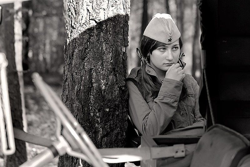 девушка, деньпобеды, 65, лет Такая юная.. Такая хорошая. Будто глядит из далёкого прошлого.. (снимок 2009 года) фото превью