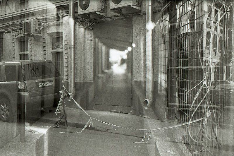 2010, чб, пленка, мульт, город, дверь, авто туда. фото превью