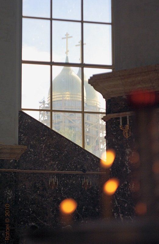 Из церковного окна ...снова церковь нам видна 8-о фото превью