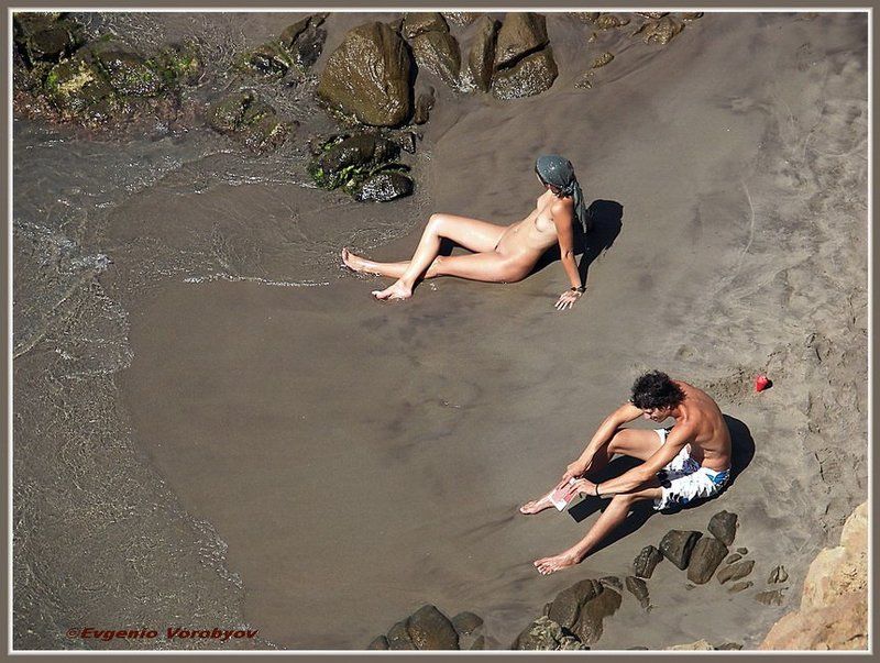 пляж.двое, поссорились Поссорились фото превью