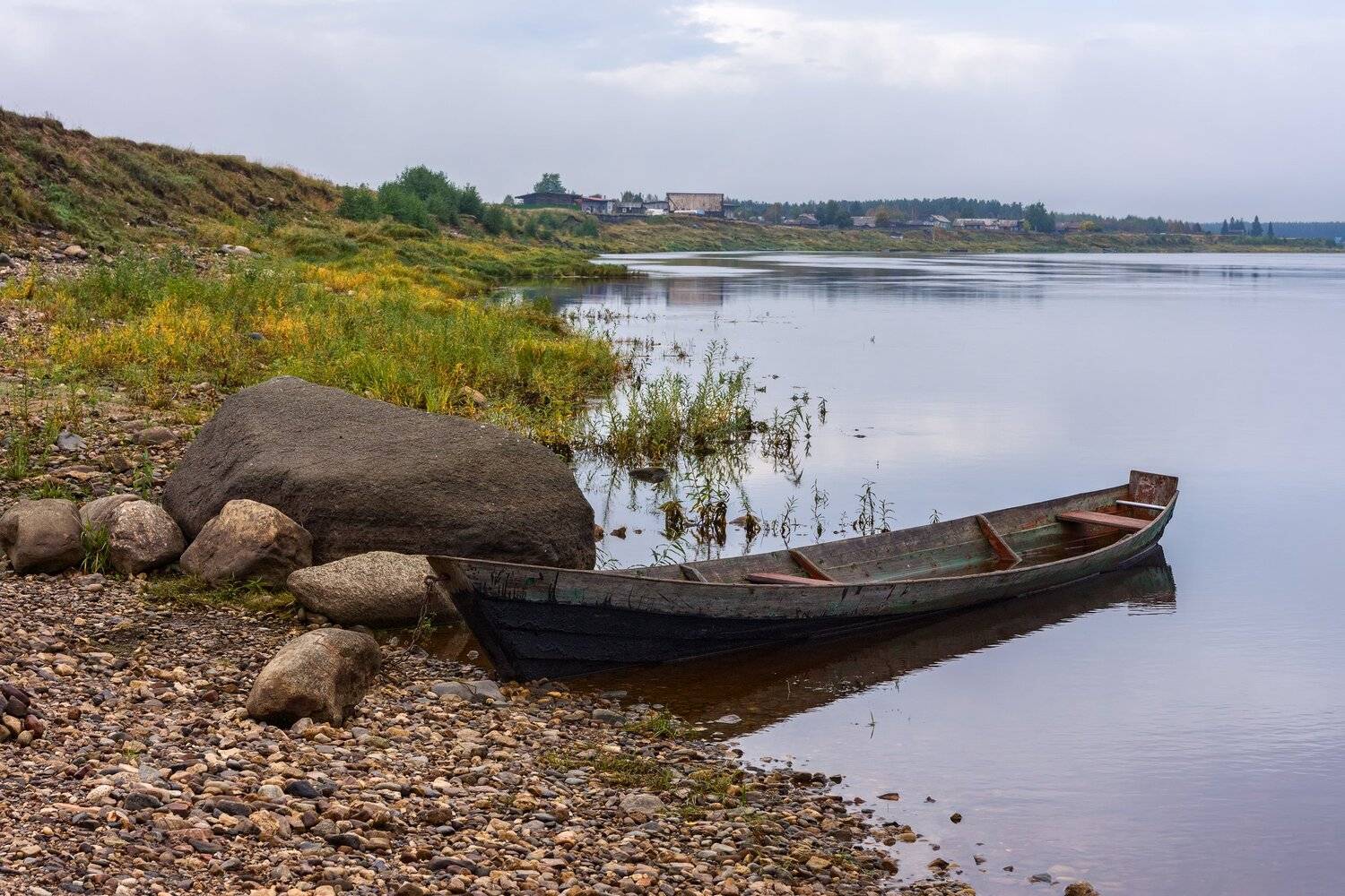 осень, река, вода, берег, камни, лодка, Ра Вера