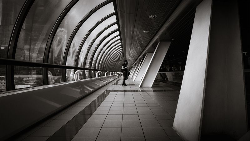 Девушка, телефон, стоит, мост Девушка с телефоном фото превью