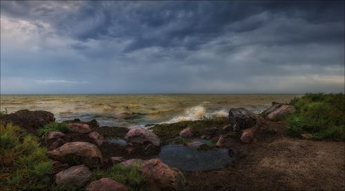 Море волнуется