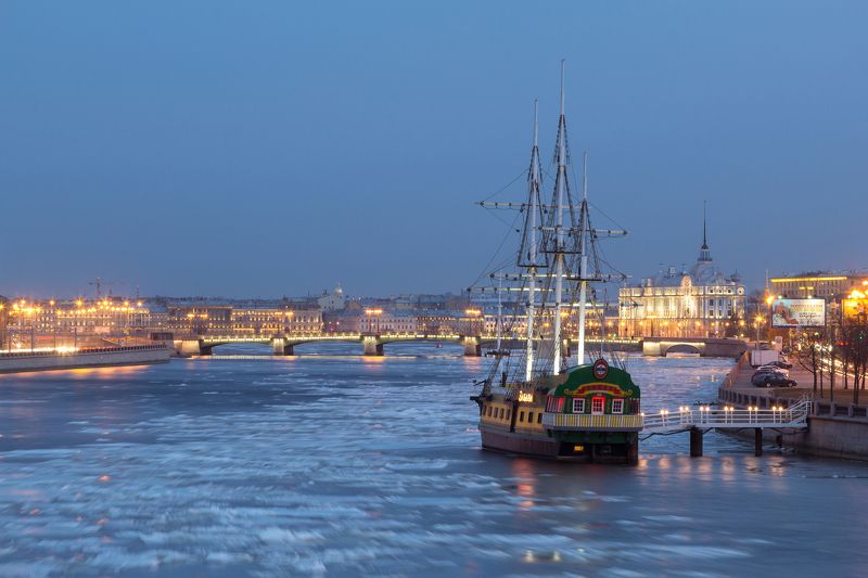 Город Санкт-Петербург Питер СПб Нева река ледоход весна вечер пейзаж небо Ледоход фото превью