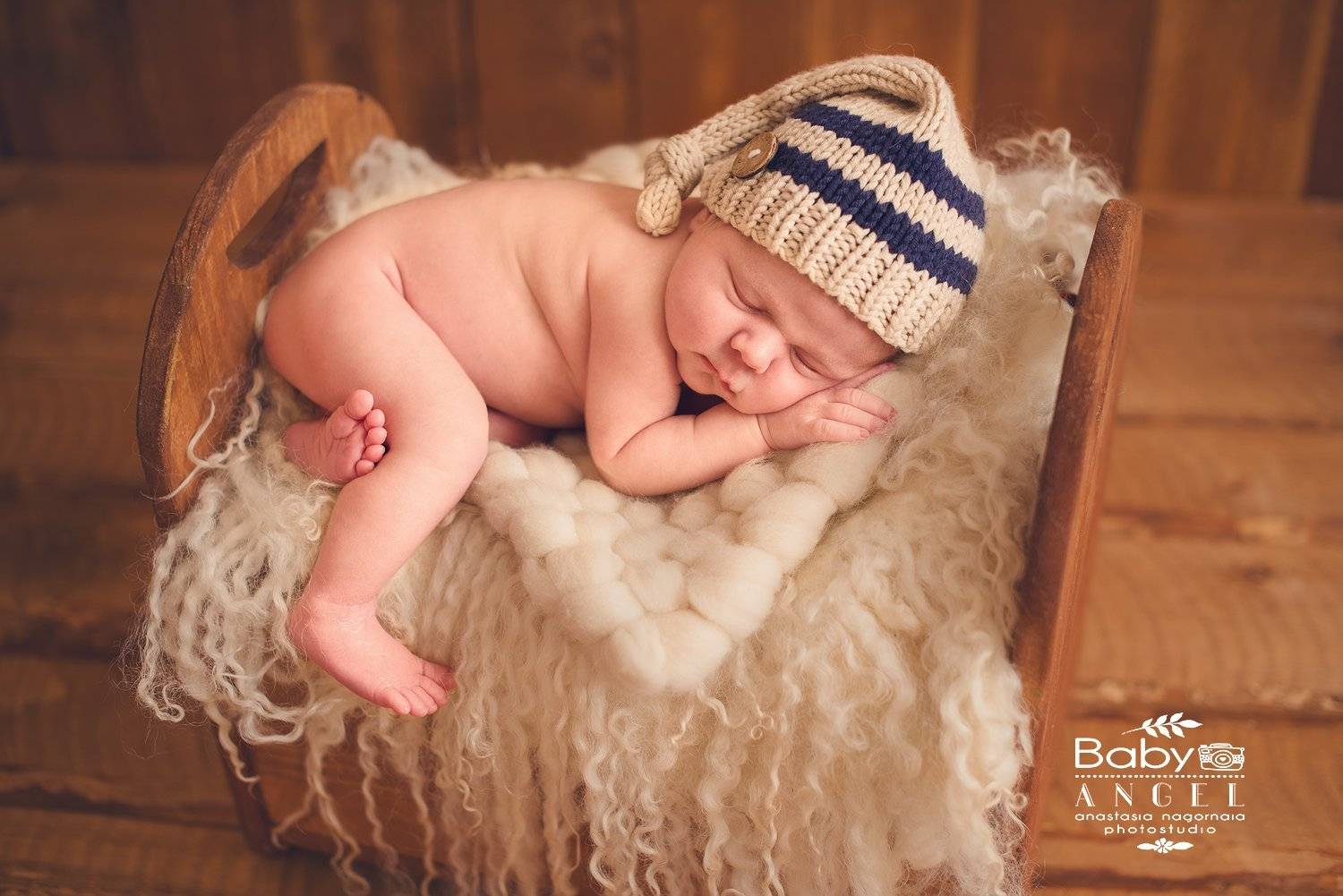 новорожденный, мальчик, шапочка ,фон, мех,кровать, Анастасия Нагорная