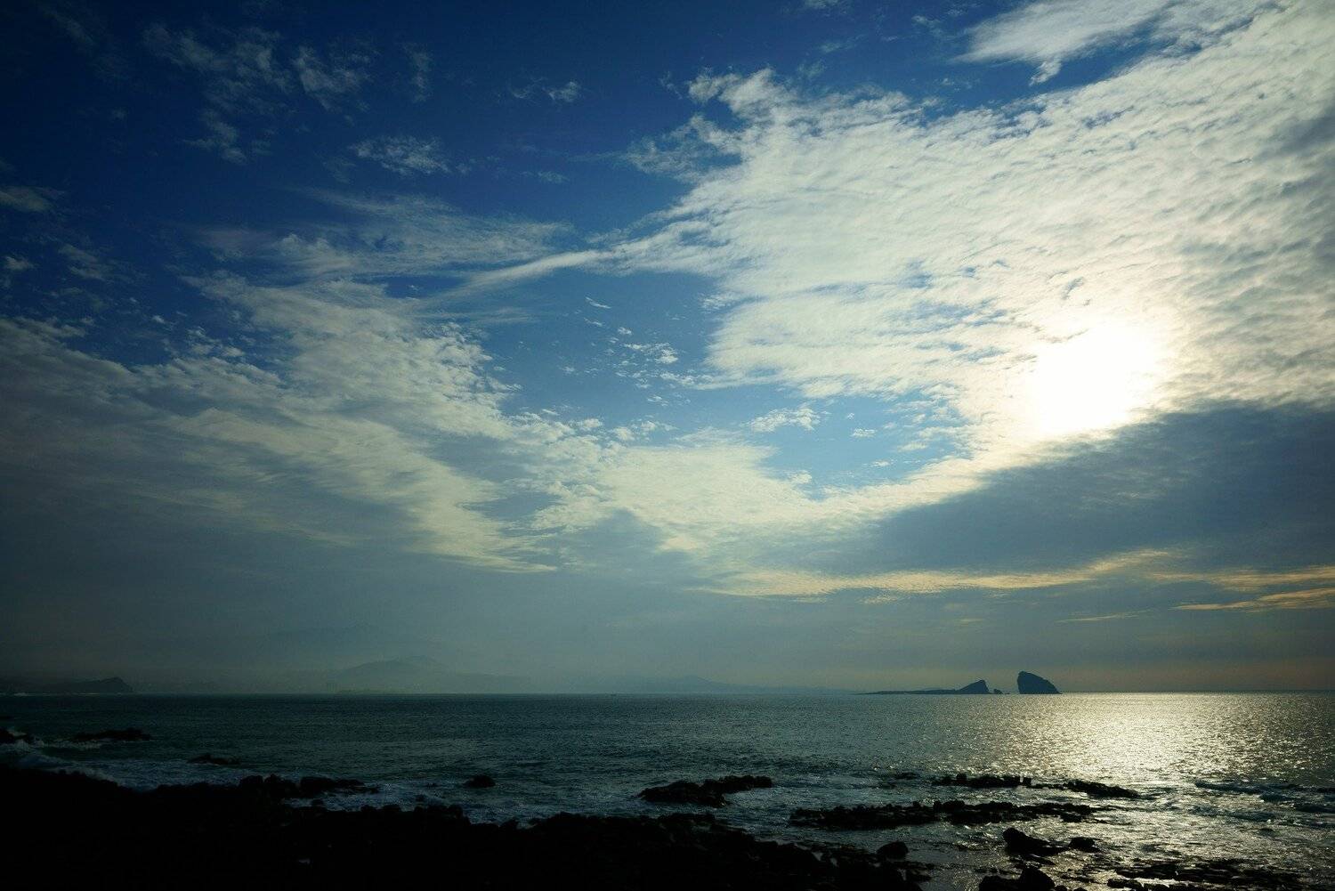 asia,korea,south korea,sea,island,seashore,horizontal,sky,cloud,light,reflection,rocks,, Shin