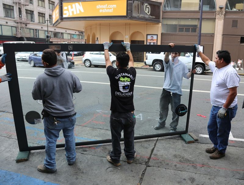 Работу работать, это вам не шубу в шорты заправлять! Грузите апельсины бочками.... фото превью