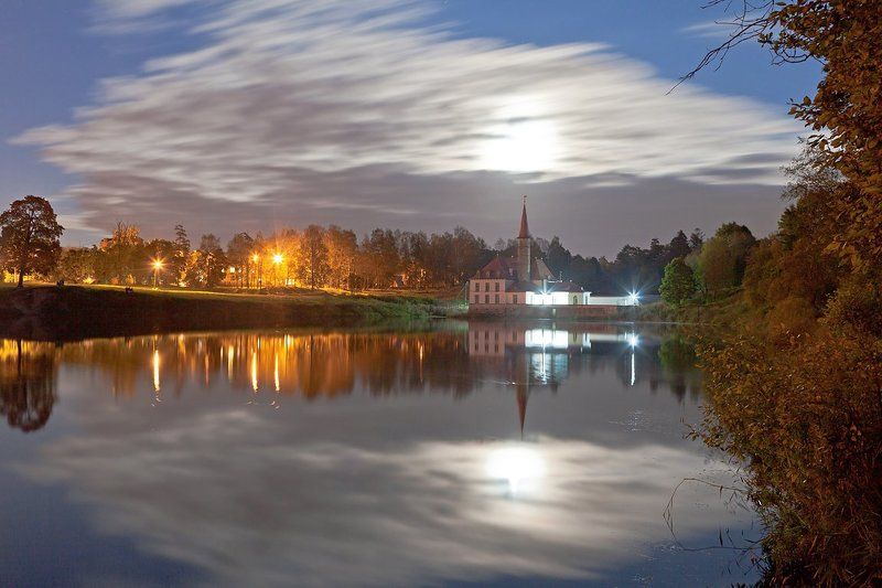 Гатчина, Приоратский дворец, полнолуние, ночь, ночная съёмка Приорат в полнолуние фото превью
