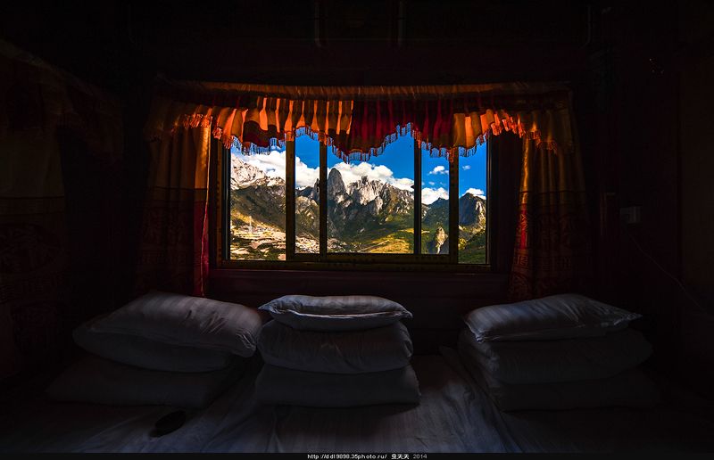 窗外的石城The window of the rock фото превью