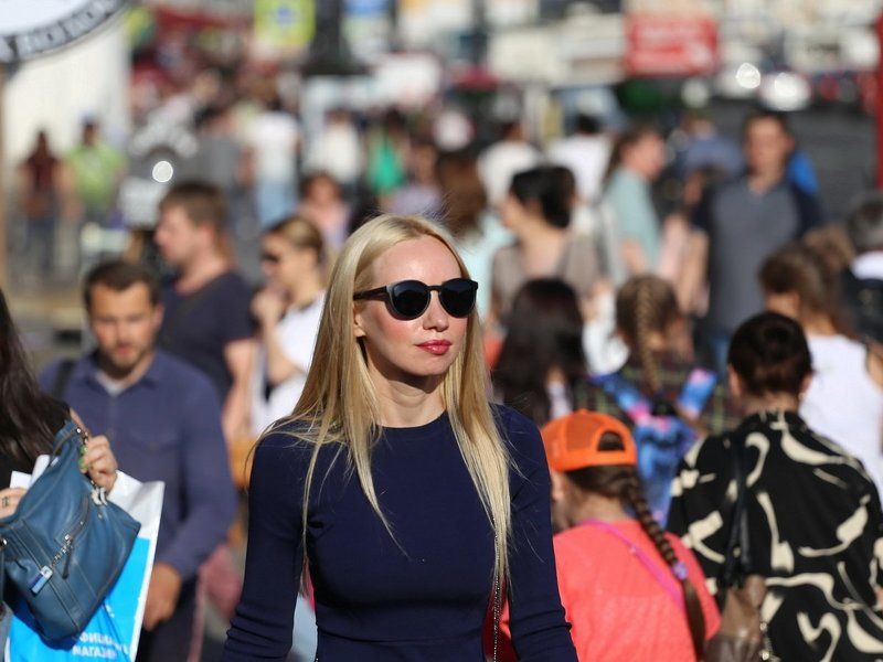 Питер Течет людей река по Невскому фото превью