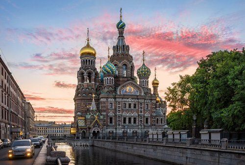 Под розовой тучей