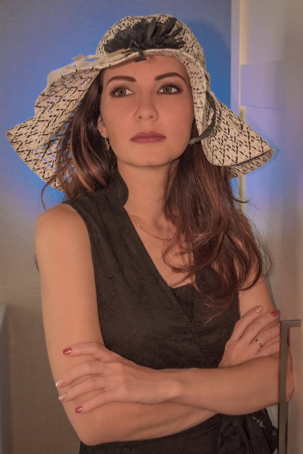 девушка, модель, фейшин, глаза, волосы, лицо, губы, взгляд, шляпа, свет, красота, студия, Сергей Ослопов