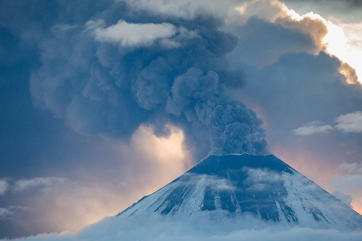 Вулкан, Извержение, Камчатка, Пепел, Рассвет, Снег, Денис Будьков