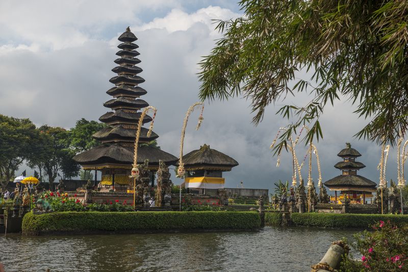 бали, озеро Братан, тропики, религия, деревянный Храм Улун Дану фото превью