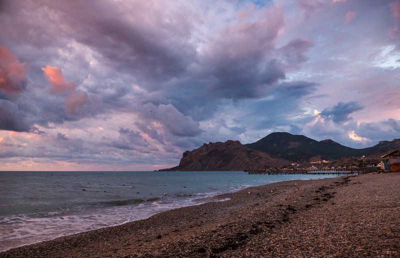 Бирюзовый залив Коктебеля в многоцветной оправе холмов(В. Звягинцева) фото превью