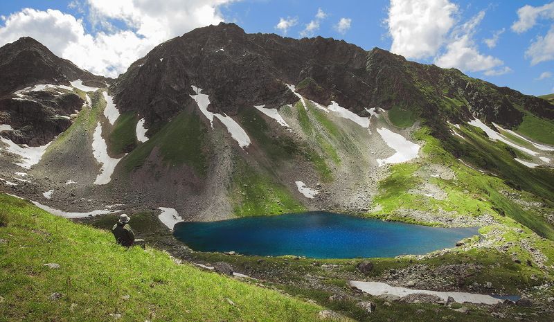 горы, озеро, снег, туризм Над Семицветным озером фото превью