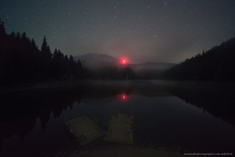 Закарпатье. Ночь на озере Синевир фото превью
