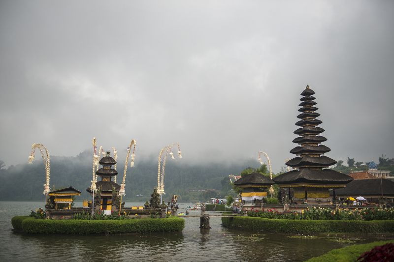 бали, озеро Братан, тропики, религия, деревянный Храм Улун Дану фото превью