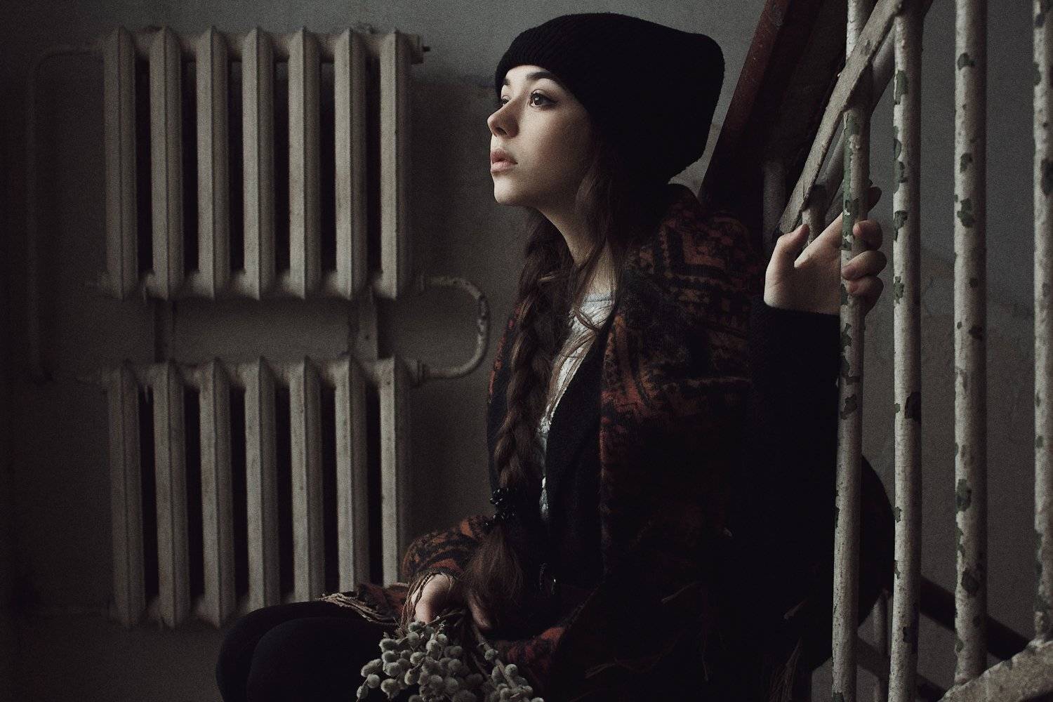 девушка, портрет, окно, верба, натуральный свет, подъезд, батареи, Иван Копченов