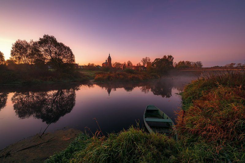 утро, рассвет, зарево, река, лодка, весла, церковь, природа, пейзаж Еще немного тишины... фото превью