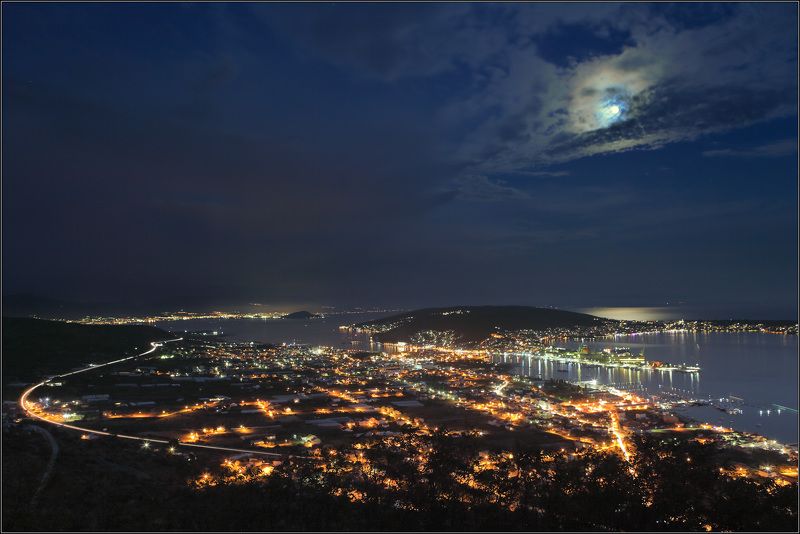 Город Луна Море Город под луной фото превью