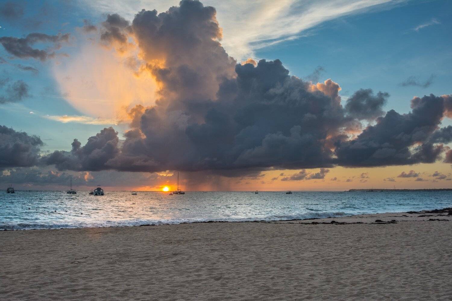 Sunrise over the Atlantic. Автор: Сергей Ослопов , Сергей Ослопов