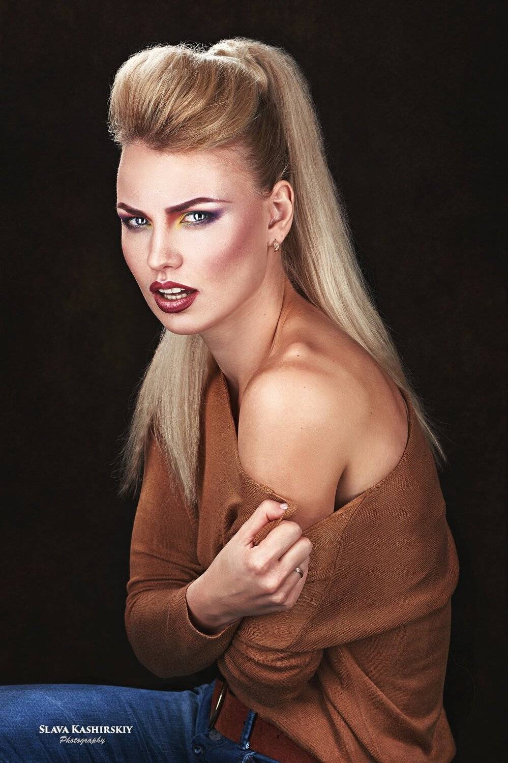 коричневый, синий, джинсы, водолазка, блондинка, Слава Каширский