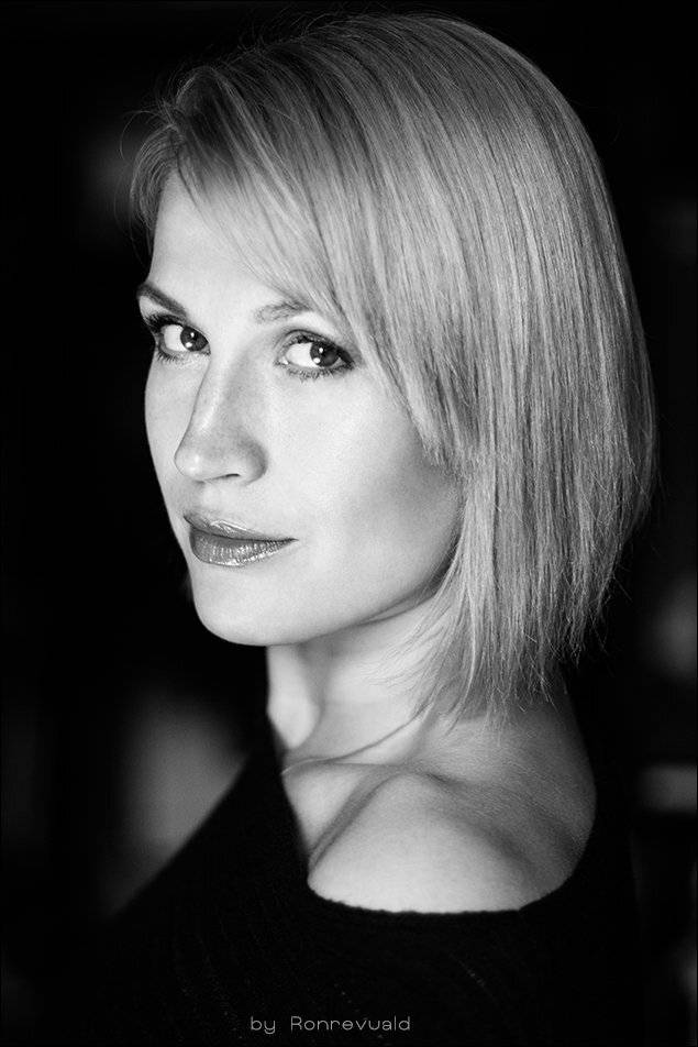 woman,girl,portrait,eyes,hair,женщина,девушка,глаза,свет,light,портрет, Ronrevuald