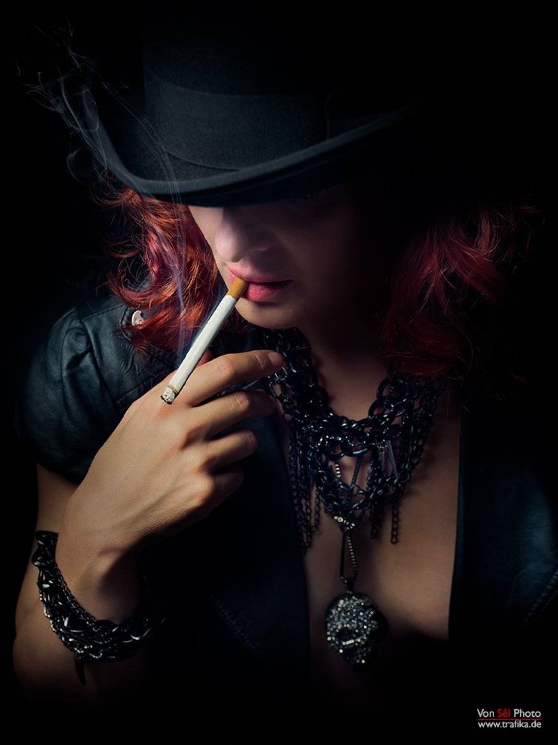 hat, smoke, black, cigarette, atmosphere, jewelry, bracelet, necklace, red, Von Sel