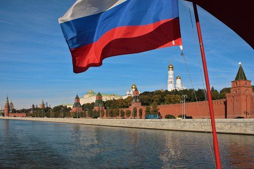 Реет над Москвой